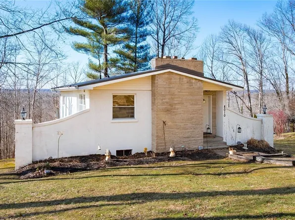 8010 Lakeview Dr, Nashport, OH 43830