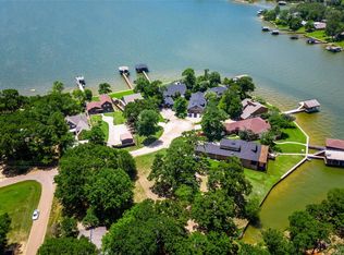 102 Bear Creek Dr, Mabank, TX 75156