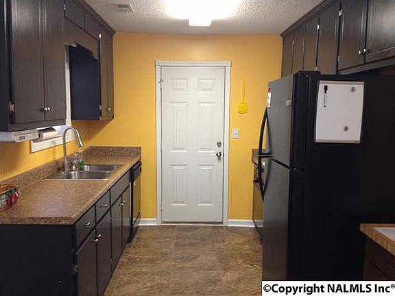 4th image of 142 Castleridge Dr
