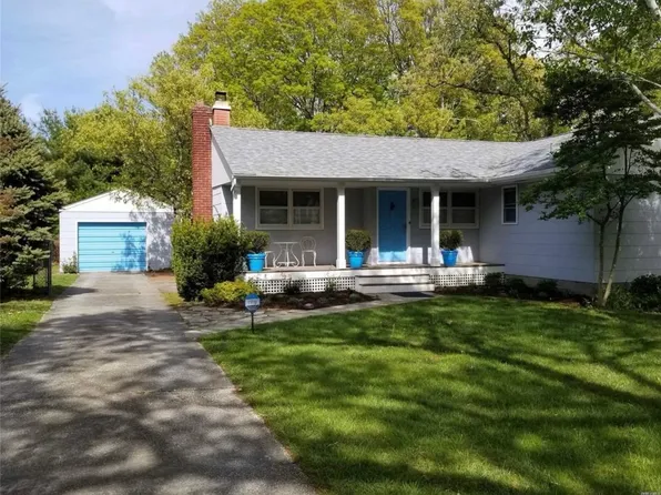 https://photos.zillowstatic.com/fp/af7a45e8dcccdc1f88f70a6a73f00860-p_e.webp