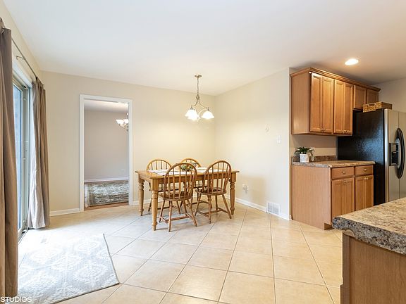 5th image of 15544 Larkspur Ln