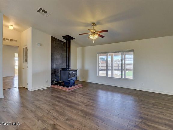 3rd image of 240 Railroad Ave