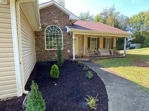 10282 Oak Grove Rd, Bristol, VA 24202