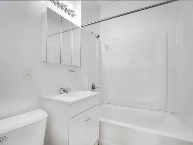 1614 Dwight St #2 — Photo 19
