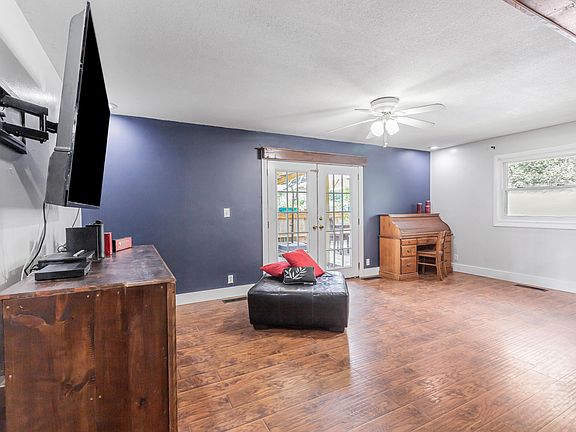 3rd image of 553 King Ave