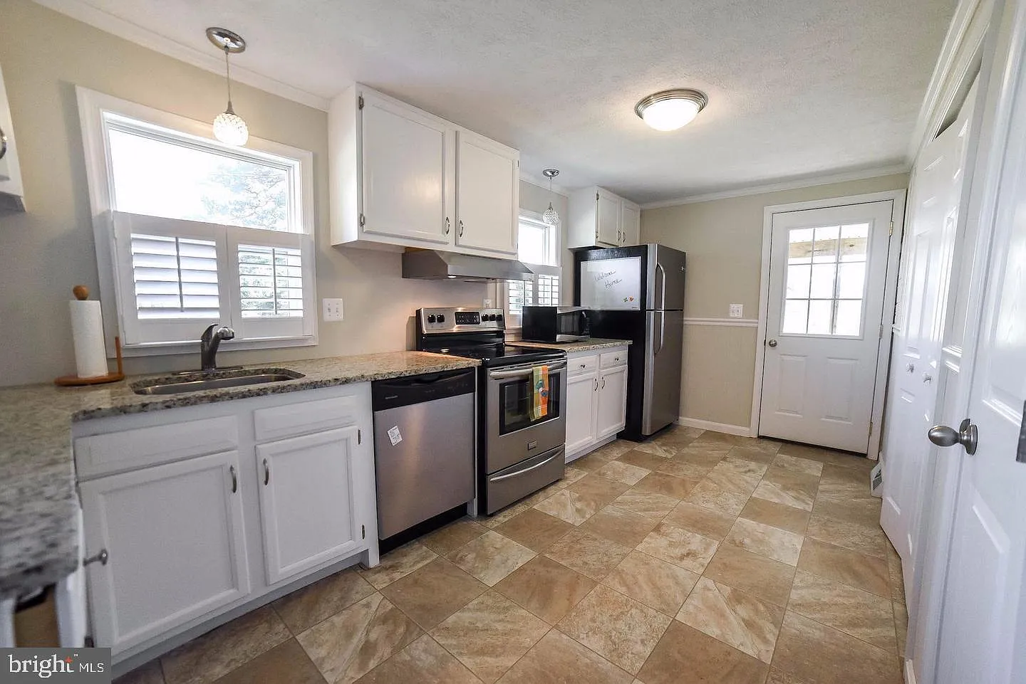 3 bed, 1248 sqft, $2,275 — Photo 4
