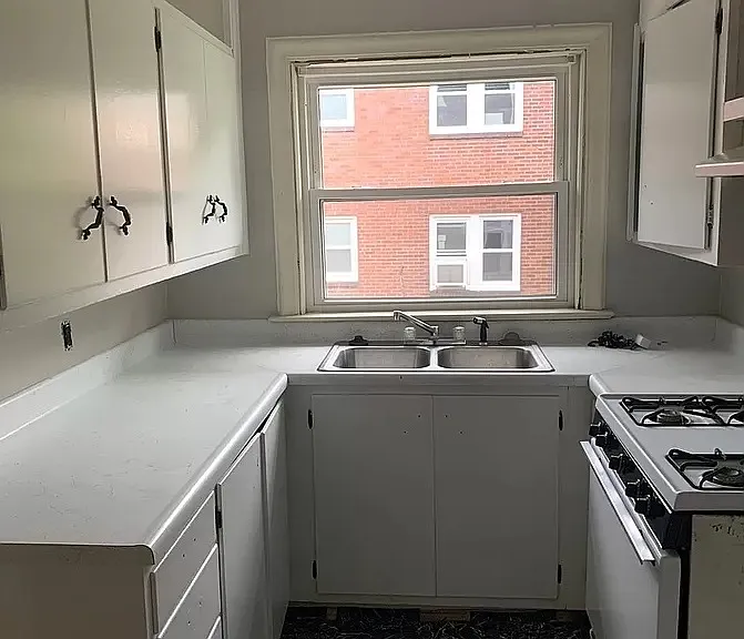 2905 High St #4 — Photo 3