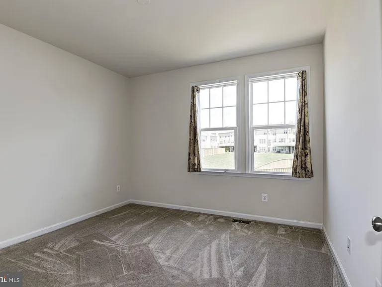 42524 Benfold Sq — Photo 37