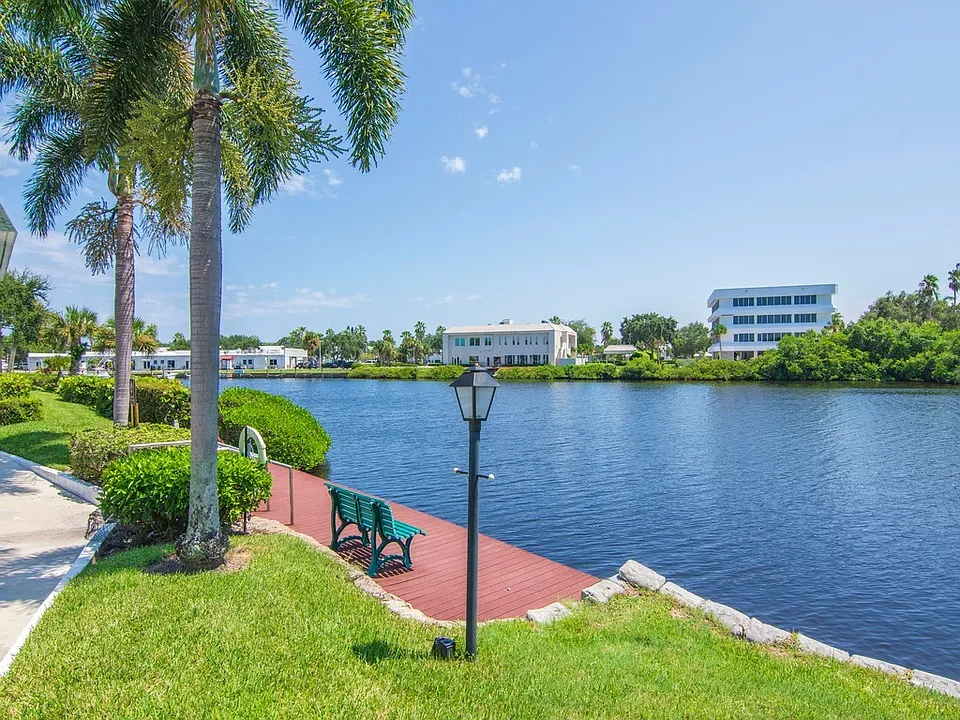 2800 Indian River Blvd #6H