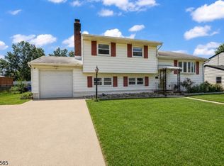 18 Deerwood Ave, Edison, NJ 08817