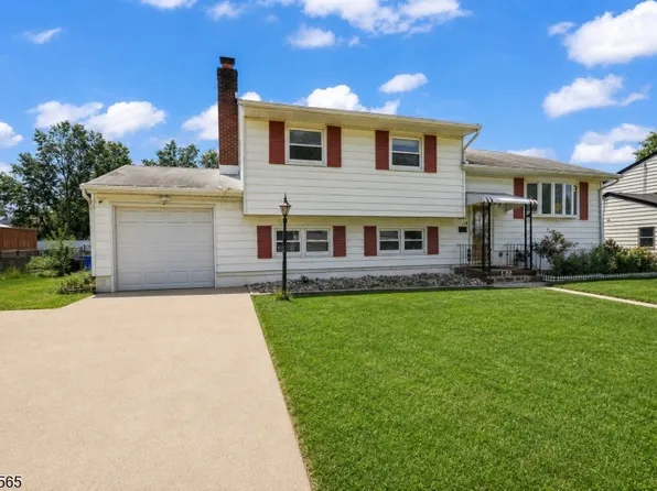 18 Deerwood Ave, Edison, NJ 08817