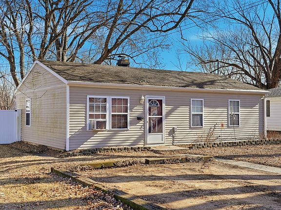 3rd image of 806 Sheridan Ave