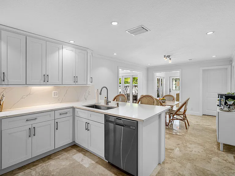 820 Palm Trl — Photo 8