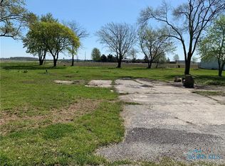 7983 Devils Hole Rd, Bowling Green, OH 43402