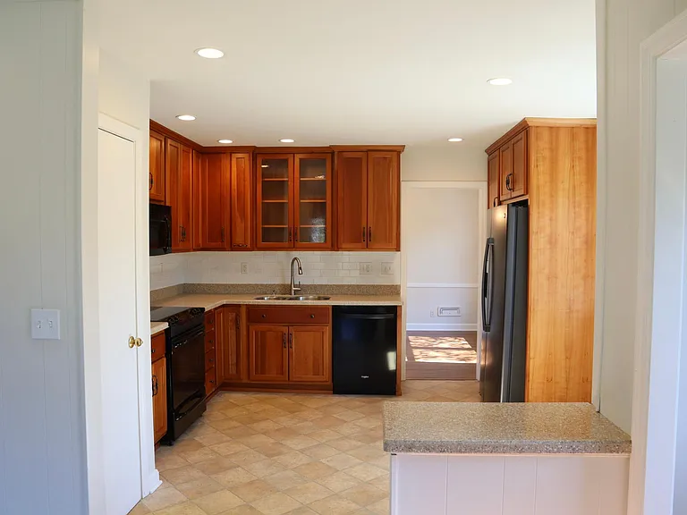 2331 Thornhill Rd — Photo 15