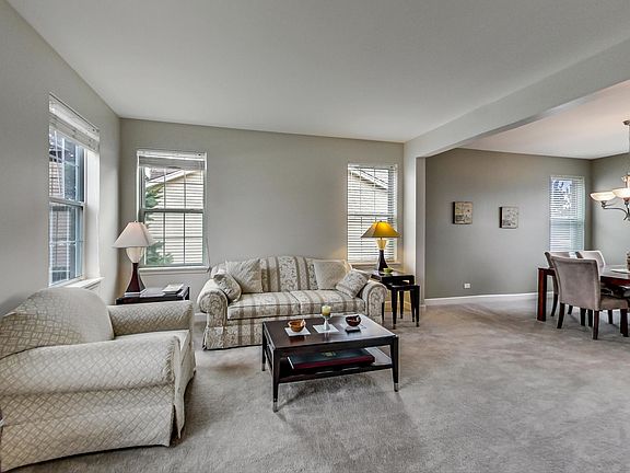 LIGHT BRIGHT LIVING ROOM