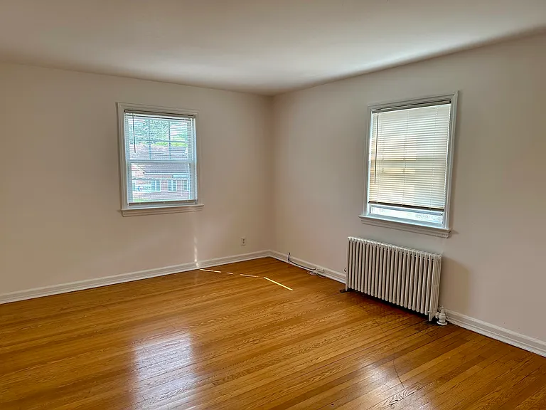 588 Franklin Ave #4 — Photo 2