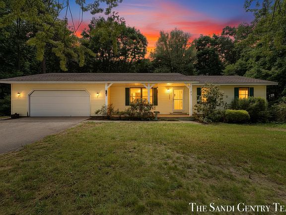 3rd image of 14504 Cameron Ct
