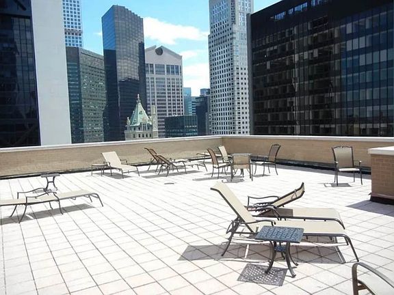 3rd image of 58 W 58th St APT 4E