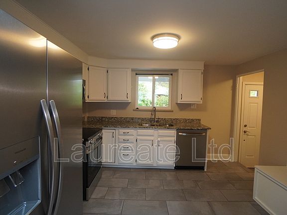 5th image of 2268 W Maplewood Ave