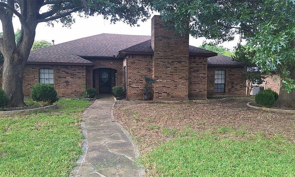 1st image of 704 Willow Brook Dr