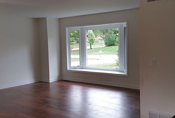 4th image of 241 Sterling Ct