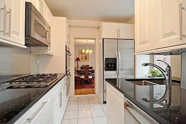 Sold by Corcoran | media 23