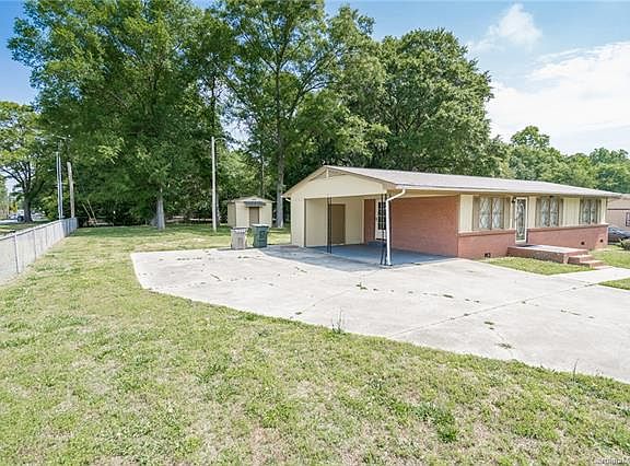 3rd image of 1100 Bridgewood Ln