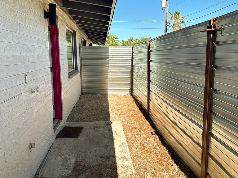 2770 N Forgeus Ave — Photo 13