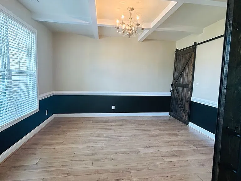 3504 Castlefield Ln — Photo 3