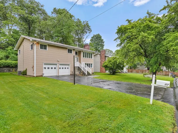 37 Windsor Lane, Greenwich, CT 06807