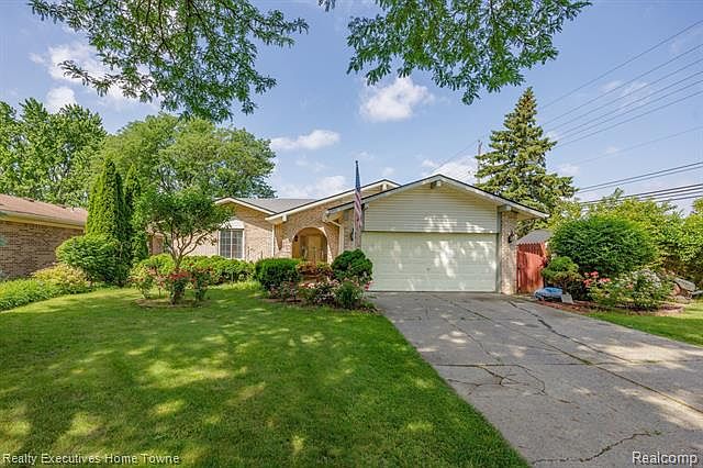1st image of 36873 Russell Ct