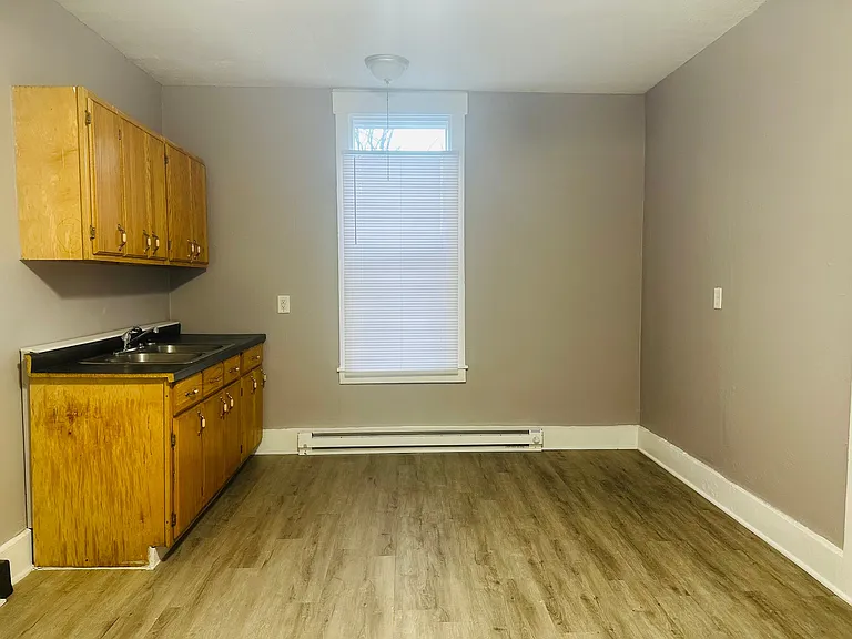 331 S 6th St #2 — Photo 5