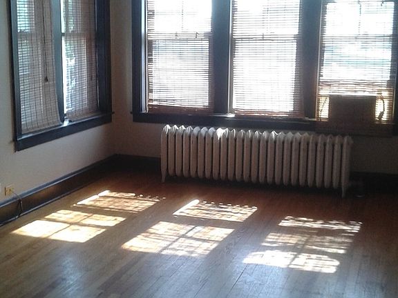 2nd image of 916 S Austin Blvd APT 3N