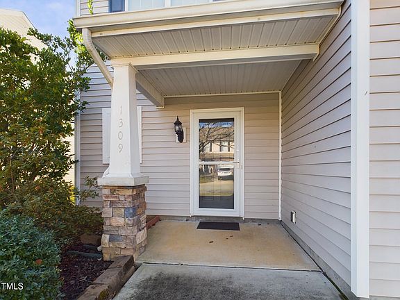 3rd image of 1309 Silver Dr