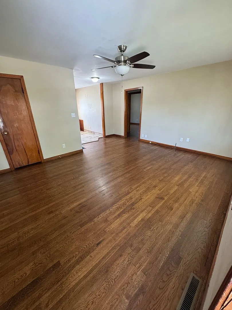 2 Bedroom, 1 Bathroom House — Photo 2