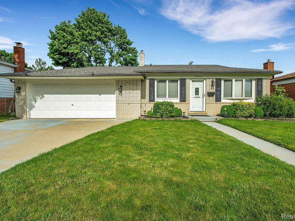 1st image of 32644 Gloede Dr