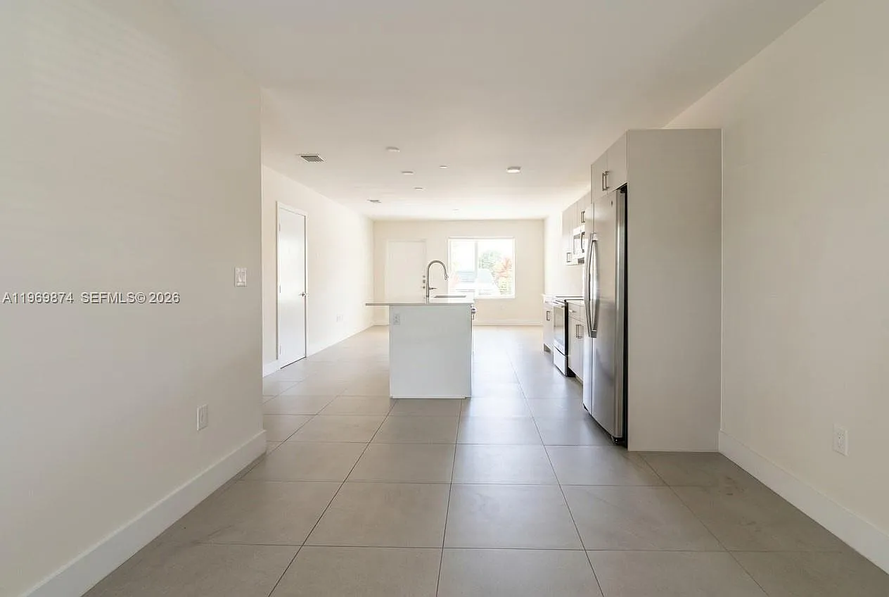 3 bed, 2.5 bath, 1275 sqft, $2,900 — Photo 3