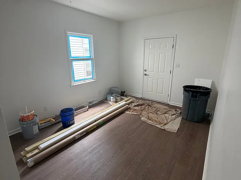 3229 Kirby Ave — Photo 2