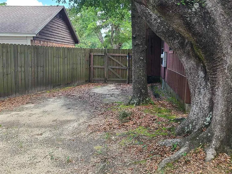 7800 Deborah Dr — Photo 13