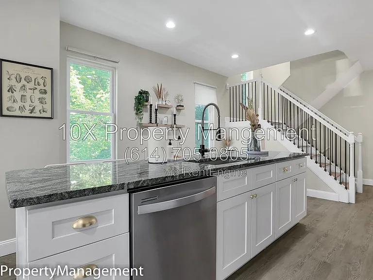 564 Kimball Pl — Photo 3