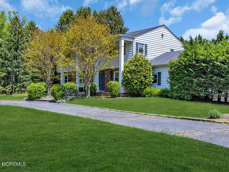 25 Surrey Ln — Photo 4