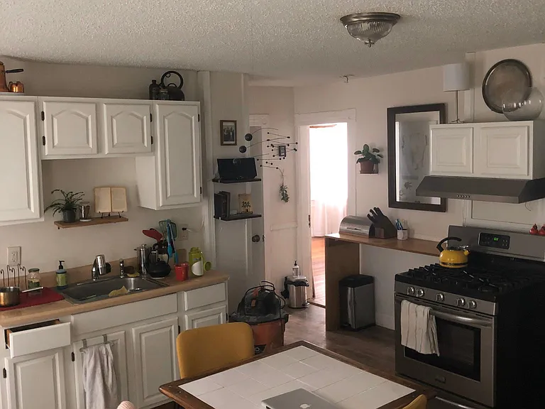 131 Penn St #1R — Photo 1