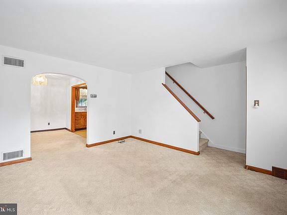 5th image of 121 W Sylvan Ave