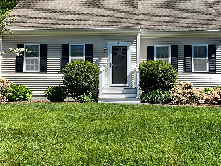 32 Luscombe Ln — Photo 2