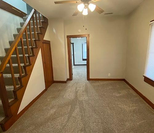 5th image of 843 Beecher St