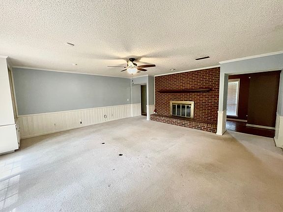 5th image of 2235 Oakgrove Cir