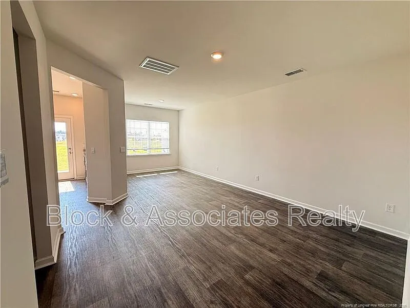 3 bed, 2.5 bath, $1,650 — Photo 2