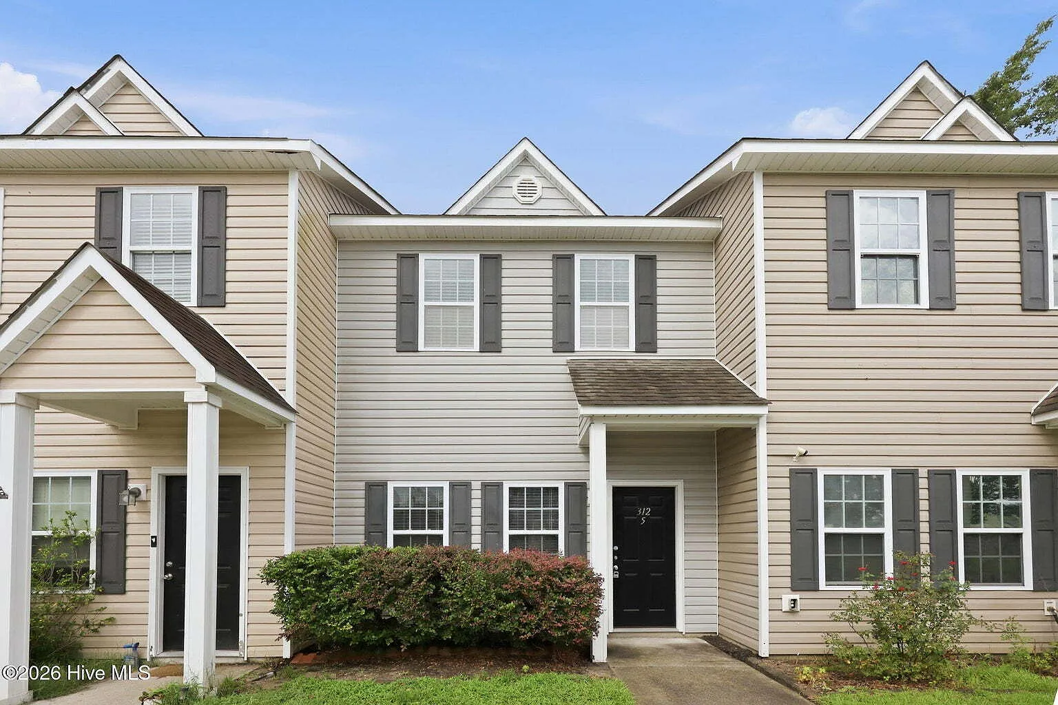 2 bed, 2.5 bath, 1190 sqft, $1,375 — Photo 1