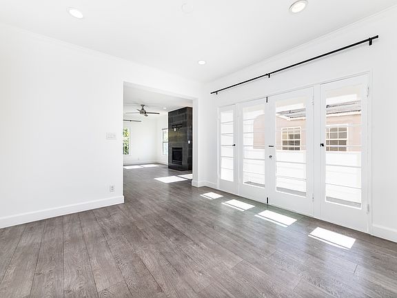 5th image of 439 N Genesee Ave Unit 439
